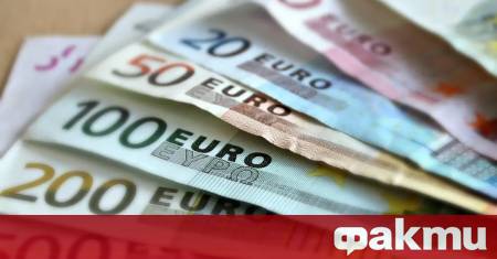 От днес започва изплащането на първите пенсии в евро Хората