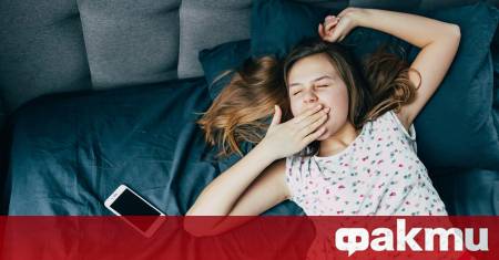 Спането през уикендите за да се навакса недоспиването през седмицата
