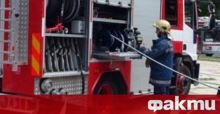 Пожарникари и полицаи от Районното управление на полицията във Вършец