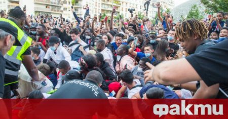 Хиляди фенове на ПСЖ се събраха пред клубния стадион Парк