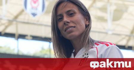 Най успешната българска футболистка в последните години Евдокия Попадинова ще продължи