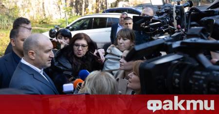 Героичните пози и демонстрации на супер постижения в дипломацията за