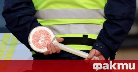 Младеж се блъсна с автомобила си в електрическо табло в