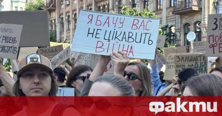Политическата криза в Украйна ескалира рязко през изминалата нощ след
