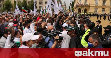 Независими граждани, наред с поддръжници на партия „Възраждане“, блокираха движението
