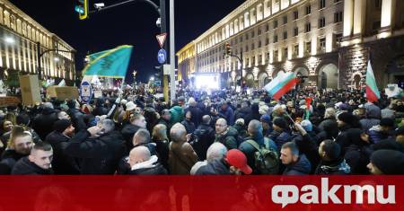 Десетки хиляди души протестираха вчера в София срещу правителството бележейки