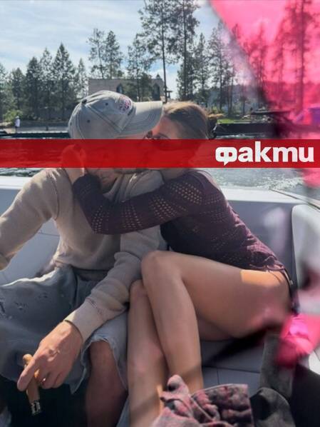 Основателката на Rhode сподели емоционален черно бял кадър и семеен