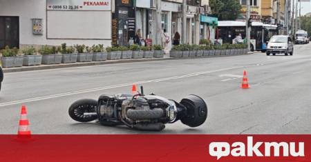Трима мотористи са хоспитализирани като 34 годишна жена е в