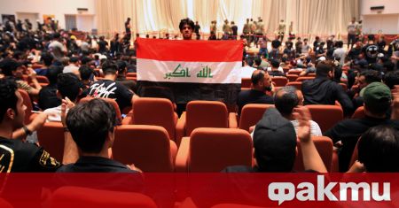 Влиятелният шиитски лидер Мукдата Ал-Садр призова днес за разпускане на