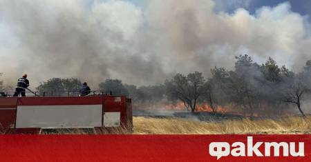 Цяла нощ екипи на пожарната гасиха отделни огнища в град