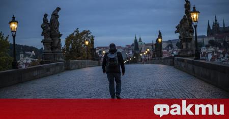 Наложени са нови ограничения заради коронавируса в Чехия Затварят баровете