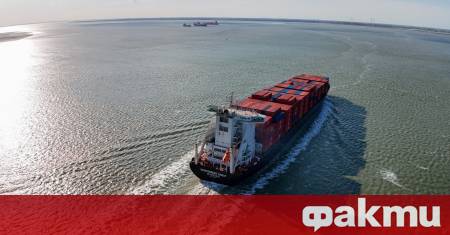 Най малко 24 търговски кораба са преминали през Ормузки проток