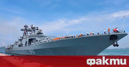 Руската фрегата Маршал Шапошников и танкерът Борис Бутома на Тихоокеанския