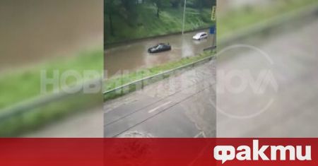 Проливен дъжд наводни основни булеварди в Русе и предизвика задръствания