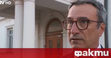 Течове и пукнатини по старата емблематична сграда на Народното събрание