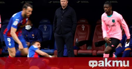 Нидерландският треньор Роналд Куман ще продължи да ръководи испанския Барселона