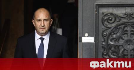 Първата организирана демонстрация срещу управлението на държавния глава и неговия