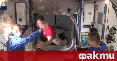 Двама американски астронавти реализираха монтиране на нови камери в Международната