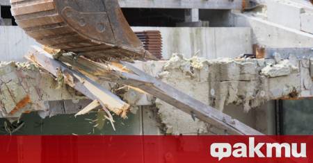 Близо 200 незаконни масивни жилищни постройки и още 229 преместваеми