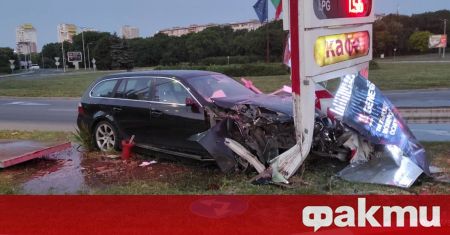 Пияна шофьорка се заби в бензиностанция в Бургас а дрегерът