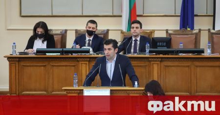 Преди заседанието на Народното събрание се очаква кабинетът „Петков” да