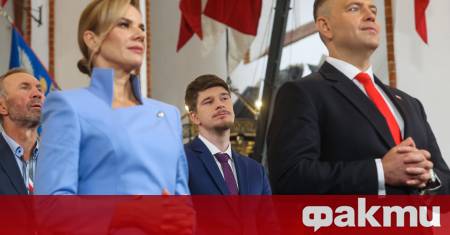 На 6 август Карол Навроцки положи клетва като президент на