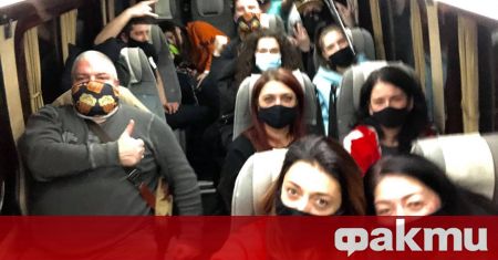 Стотици хора от цялата страна пътуват към София за протеста