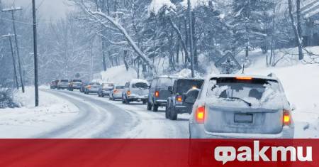 Шофьорите да тръгват с оборудвани за зимни условия автомобили в