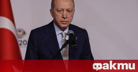 Турският президент Реджеп Тайип Ердоган коментира пред журналисти на борда