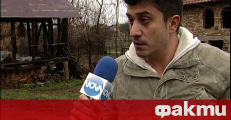 Само папагалът Аморе е единственият който може да разведри емблемата