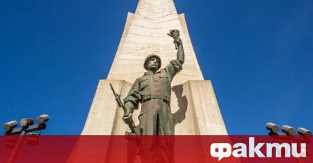 На 8 януари 1961 година французите гласуват на референдум за