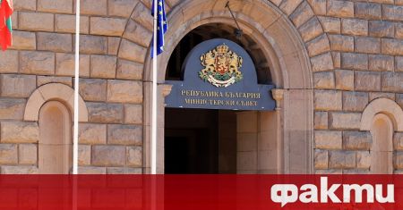 Премиерът в оставка Кирил Петков вицепремиерите Асен Василев и Корнелия