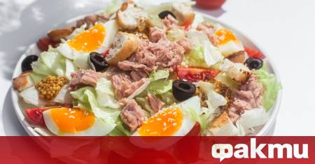 Необходими продукти салата айсберг 1 бр краставици 1