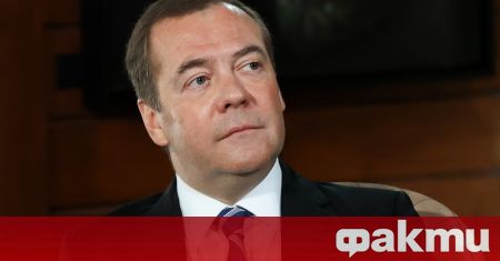 Бившият президент на Русия Дмитрий Медведев се подигра на Еманюел