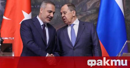 Руският външен министър Сергей Лавров и турският външен министър Хакан