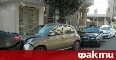Пиян водач без книжка удари шест паркирани автомобила в София