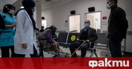 Служител на Червения кръст предупреди че епидемията от ебола в