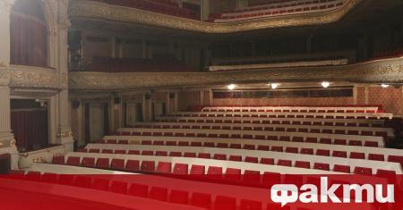 Народният театър Иван Вазов очаква да отвори вратите си за