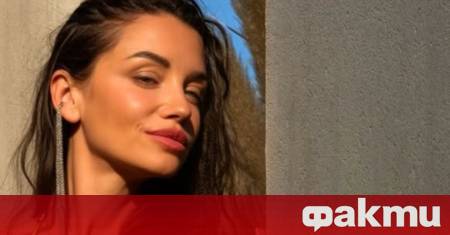 Неустоимата Диляна Попова се възползва от златните часове на деня
