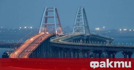 Движението на автомобили по стратегическия за Русия Кримски мост свързващ
