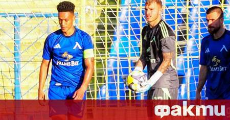 Вратарят на Левски Светослав Вуцов който направи блестящ мач в