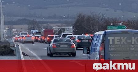 Катастрофа блокира движението на Цариградско шосе в София Два автомобила