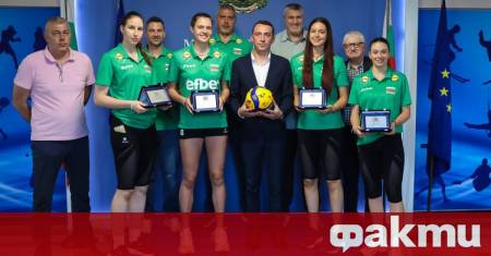 Министърът на младежта и спорта Иван Пешев награди с Почетен