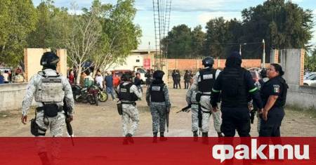 Въоръжени мъже откриха огън на футболен стадион в Мексико при