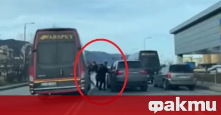 Двама шофьори се сбиха на оживен булевард във Враца предаде
