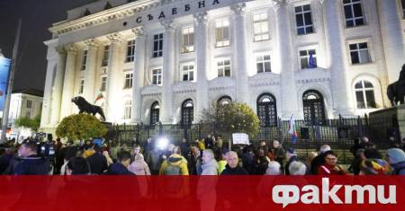 Протести с искане за оставка на изпълняващия функцията и ф