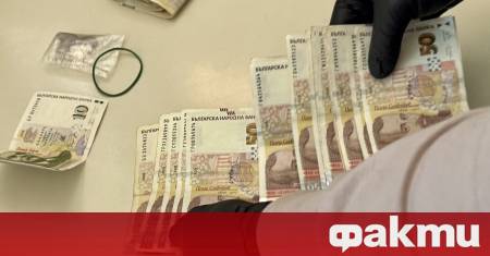 В дома на задържания за корупция служител от агенция Митници