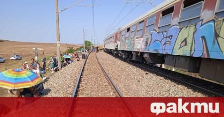 Извозиха пътниците от катастрофиралия пътнически влак Бургас София В