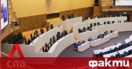 Тайландският премиер Анутин Чарнвиракул получи кралско разрешение да разпусне парламента