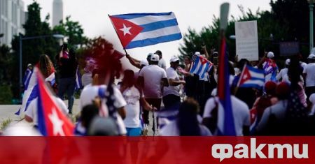 Стотици американци от кубински произход политически бежанци и активисти протестираха